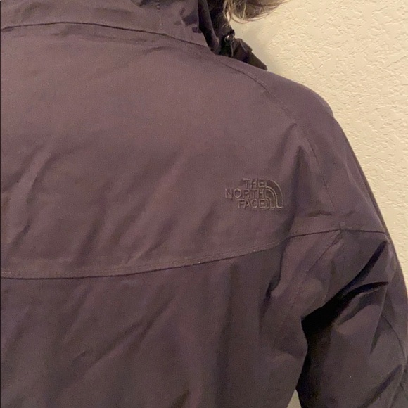 EUC The North Face women’s parka - Picture 4 of 10